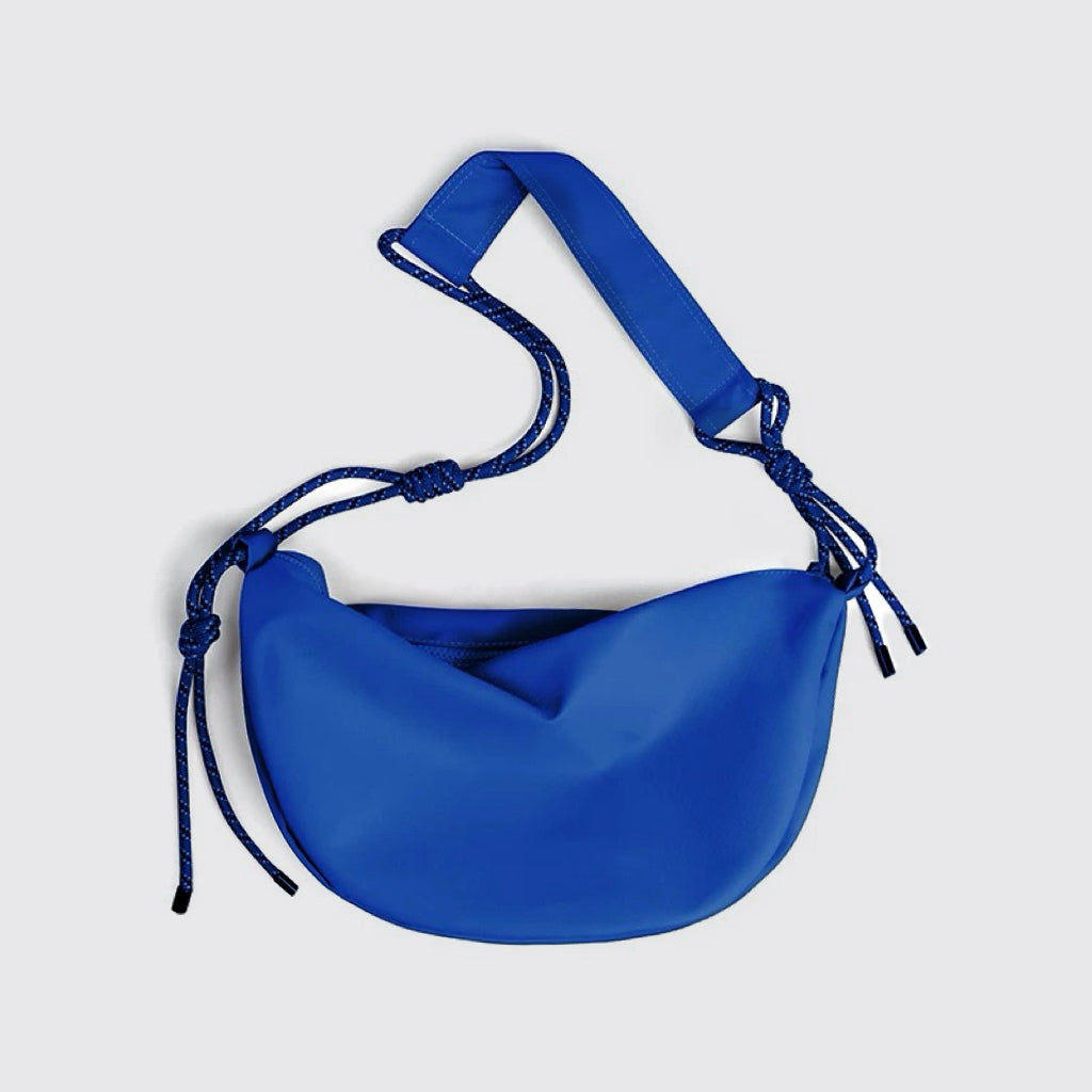 Sac bandoulière demi-lune en nylon noué de façon décontractée